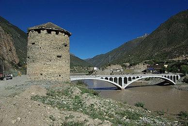 第三人称生存恐怖游戏《邪吟》现已发售